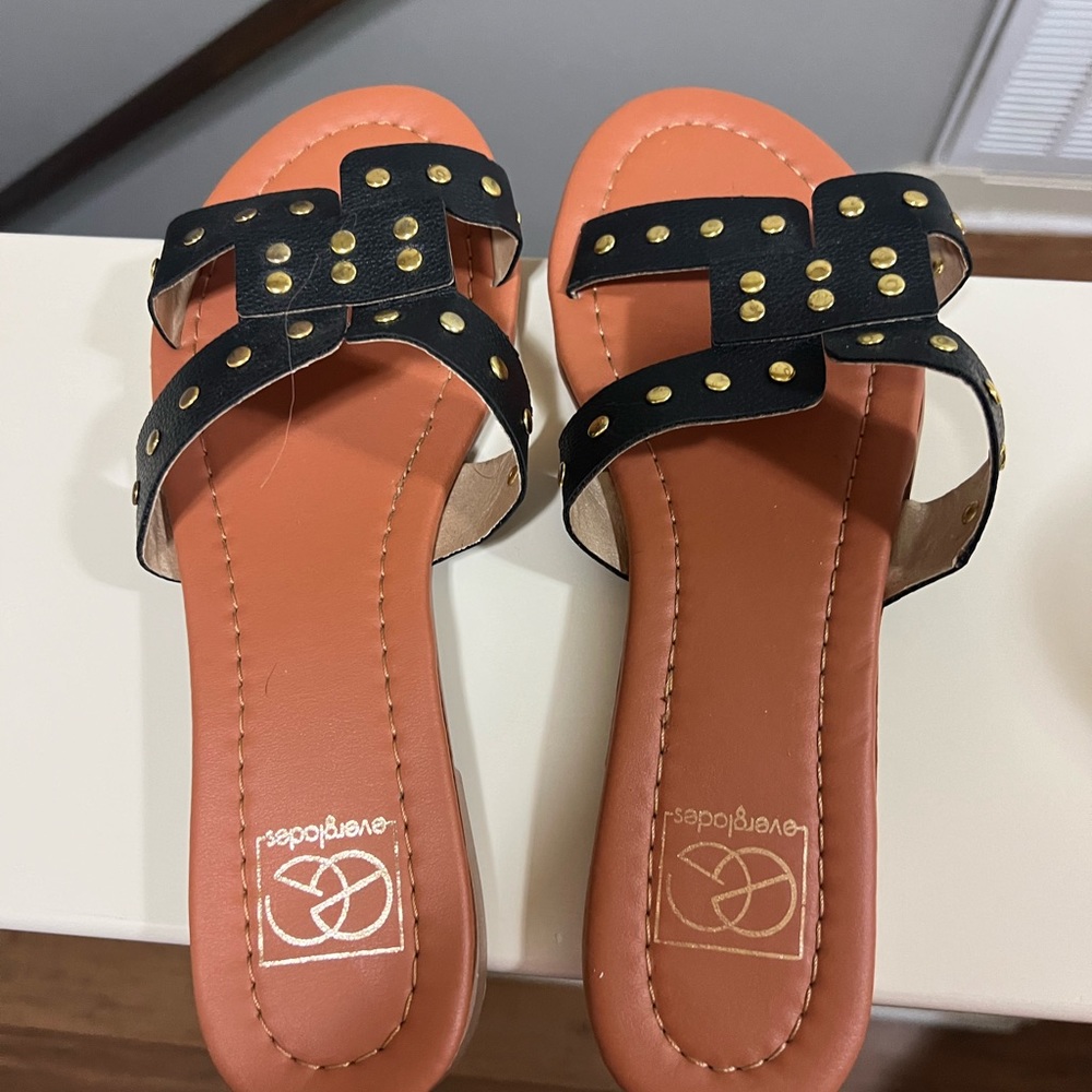 Cute Sandals - Picture 2 of 2